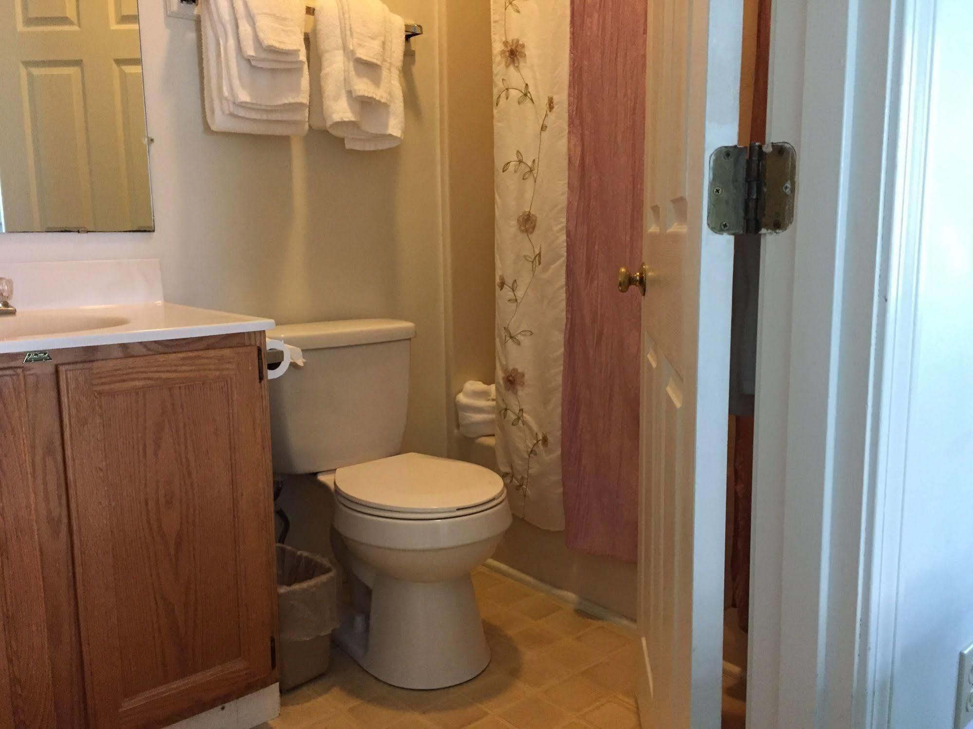 Lynwood Inn Йорк Екстериор снимка